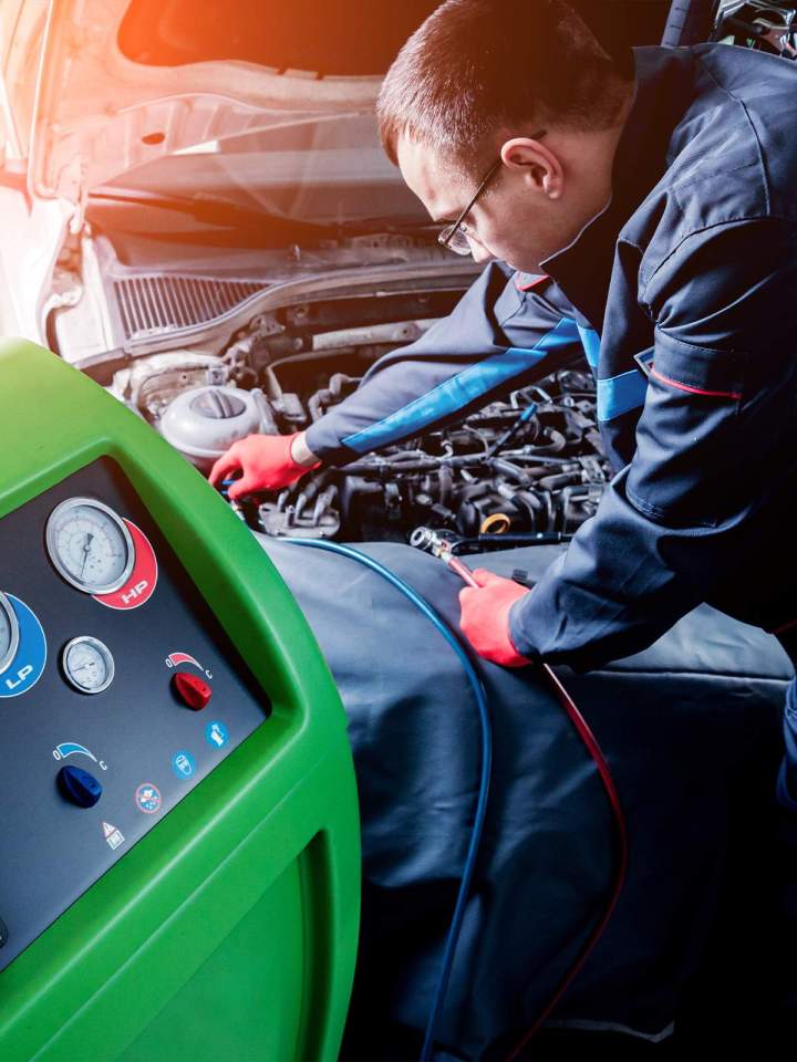 Vérification niveau huile moteur Tillières-sur-Avre